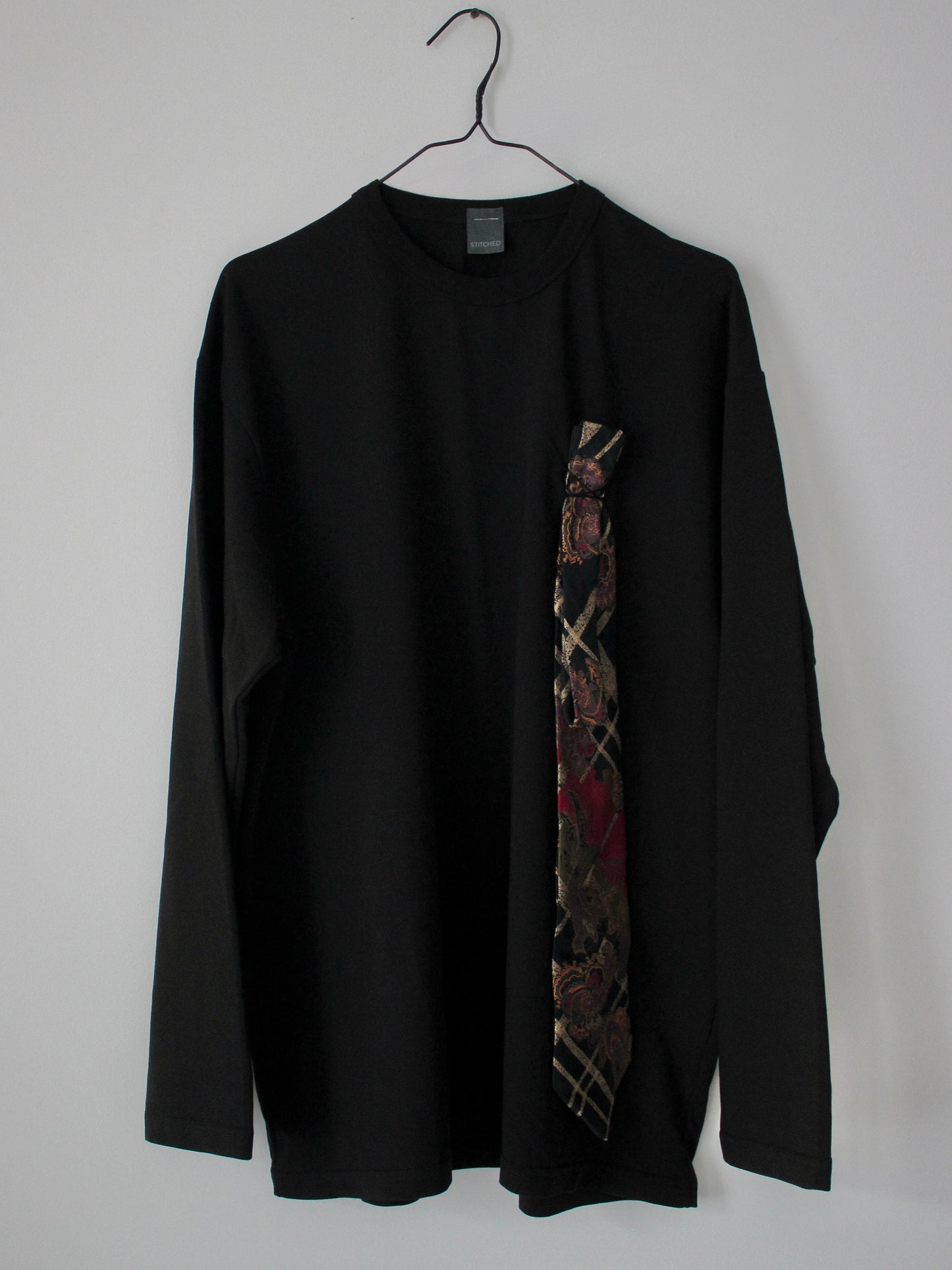 LONG-SLEEVE "BLACK TIE"