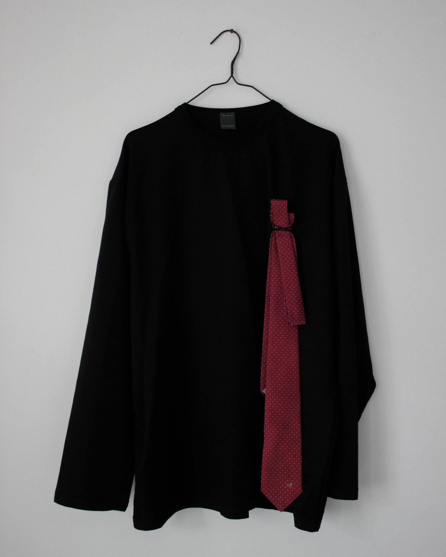 LONG-SLEEVE "BLACK TIE"