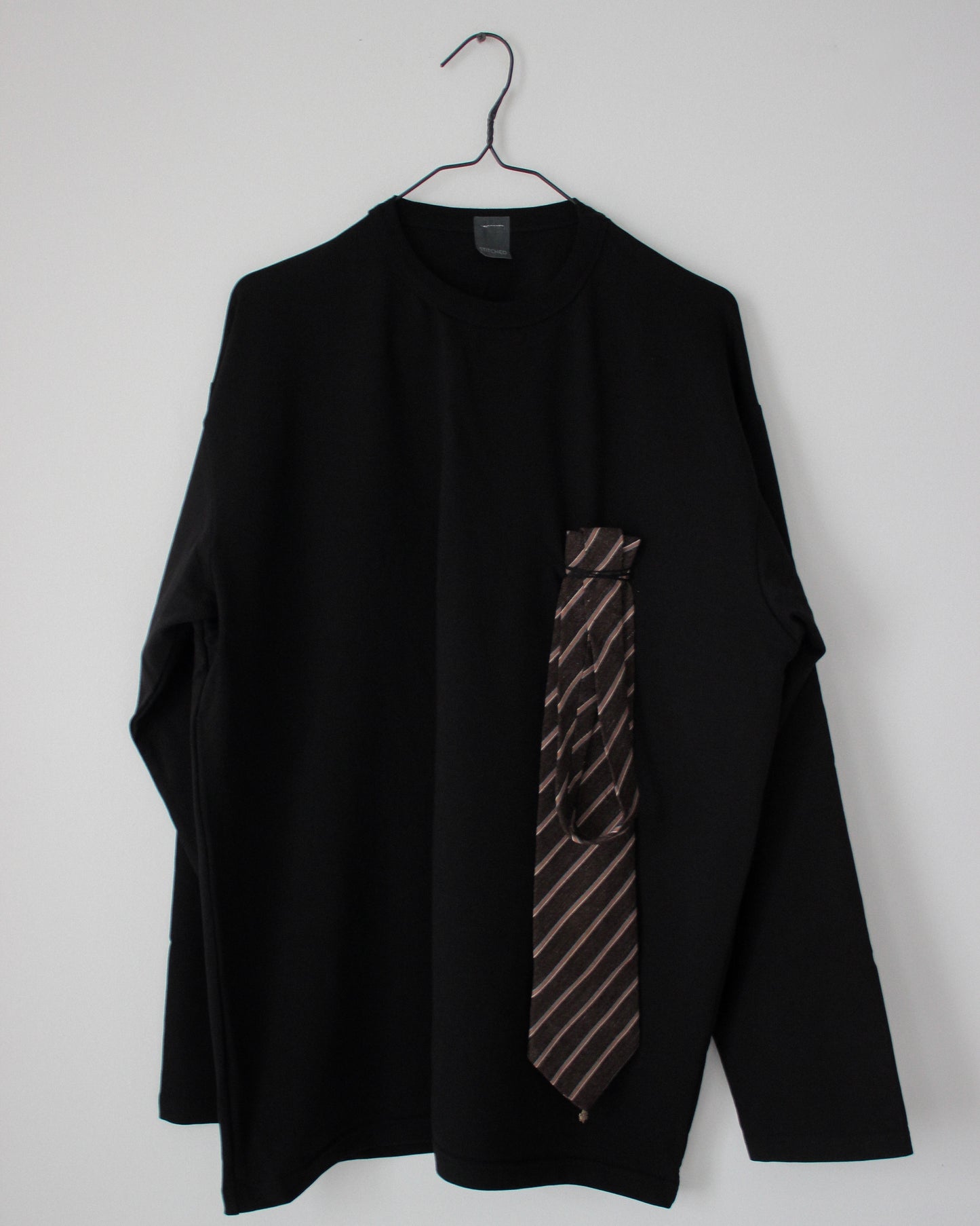 LONG-SLEEVE "BLACK TIE"