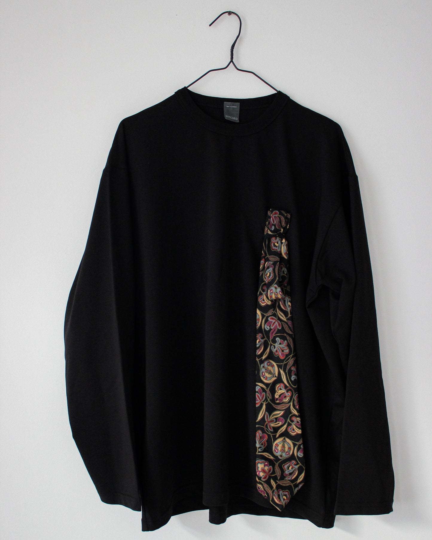 LONG-SLEEVE "BLACK TIE"