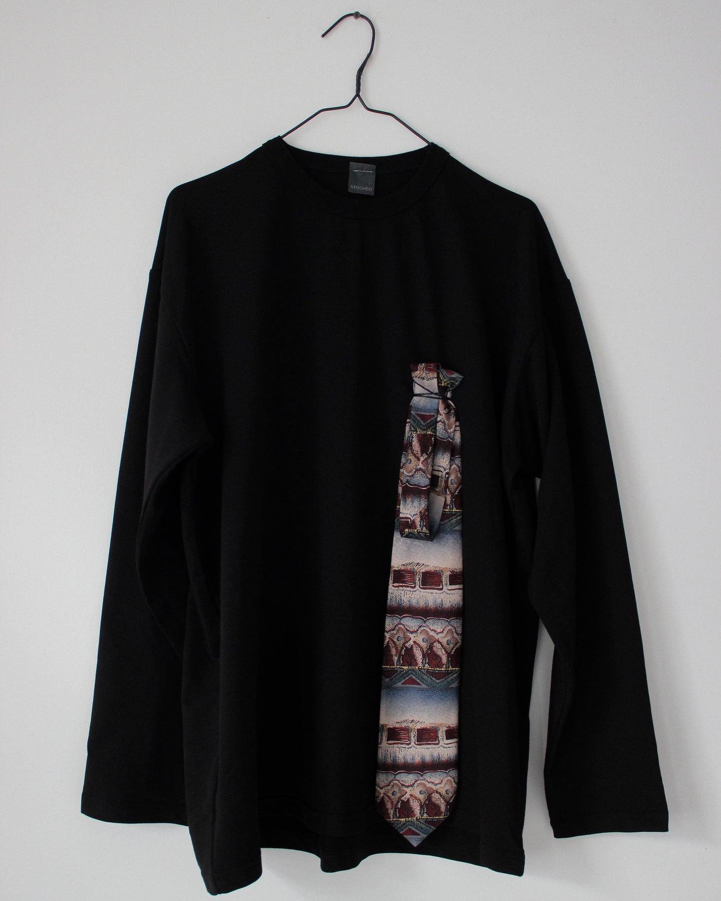 LONG-SLEEVE "BLACK TIE"