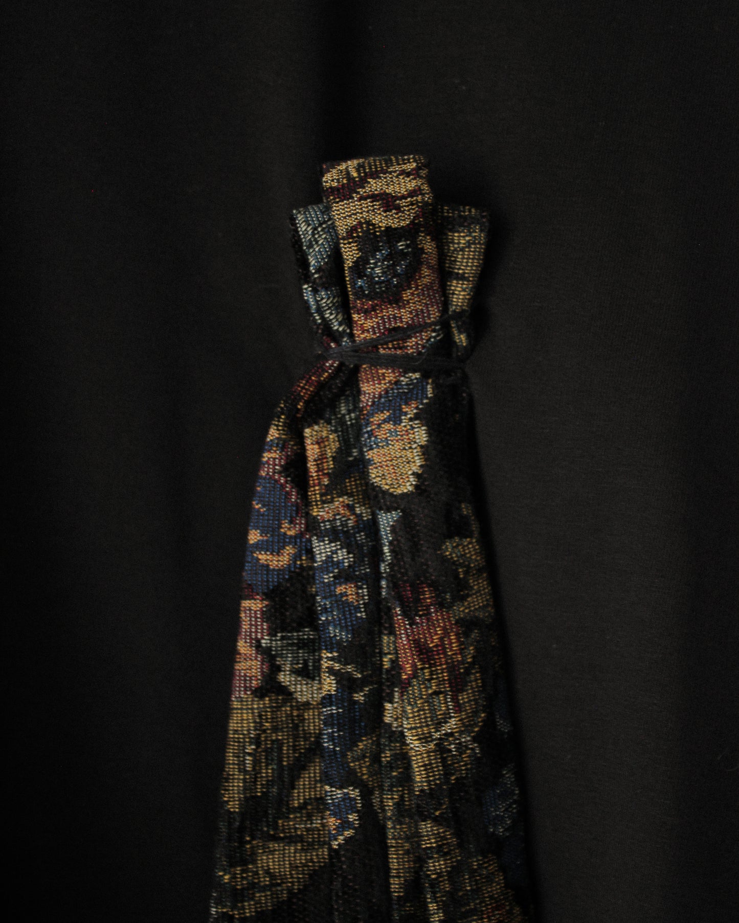 LONG-SLEEVE "BLACK TIE" | FLORAL TAPESTRY