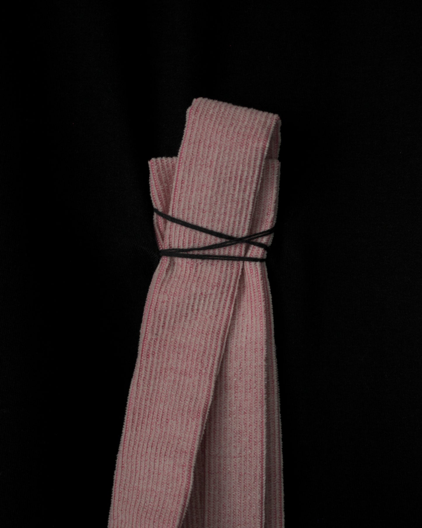 LONG-SLEEVE "BLACK TIE" | PINK VELVET