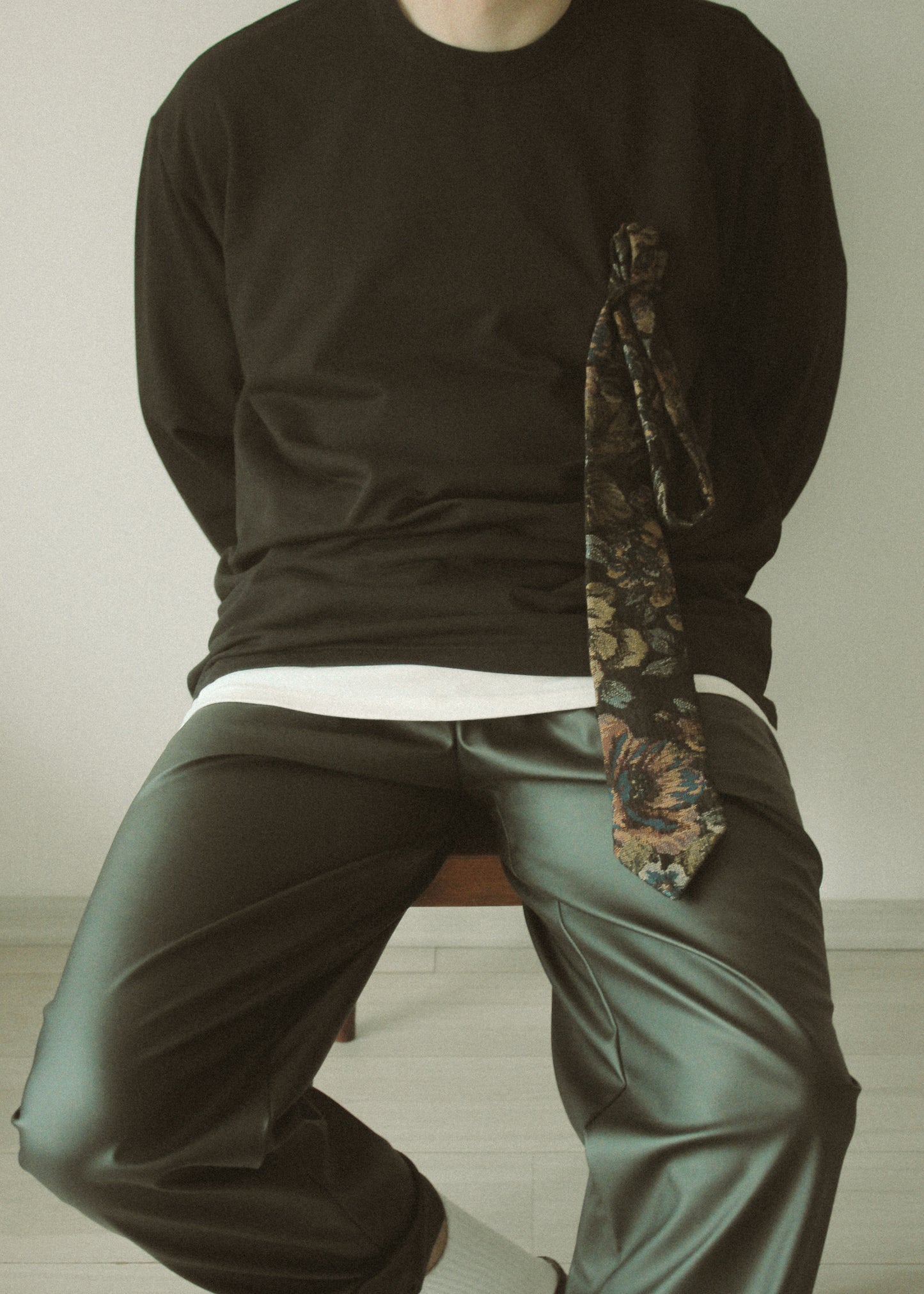 LONG-SLEEVE "BLACK TIE" | FLORAL TAPESTRY