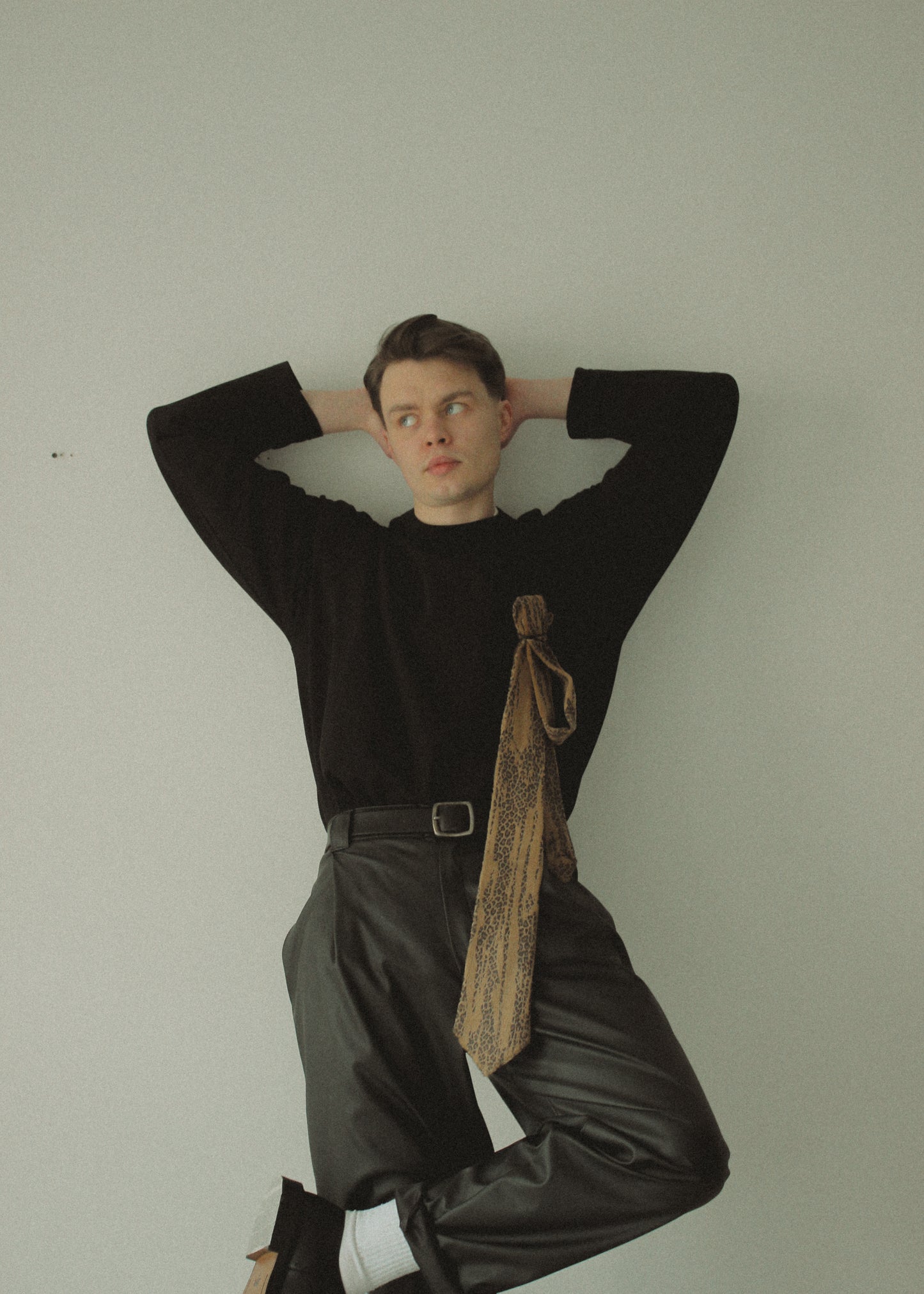 LONG-SLEEVE "BLACK TIE" | LEOPARD PILE